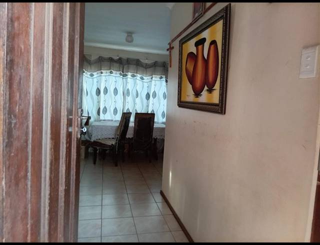 3 BEDROOM HOUSE FOR SALE IN NGWELEZANA